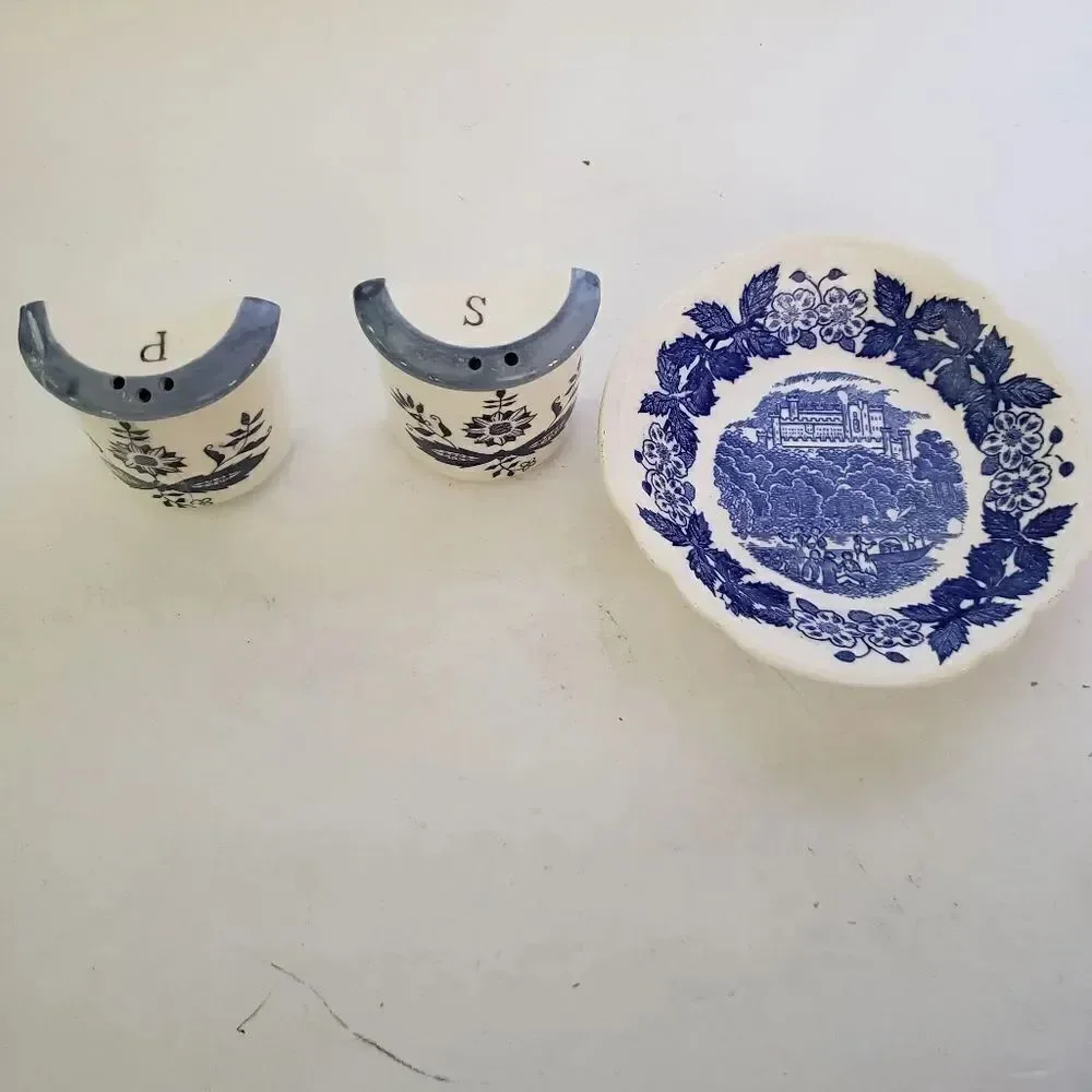 3 Piece Salt & Pepper Shaker Set